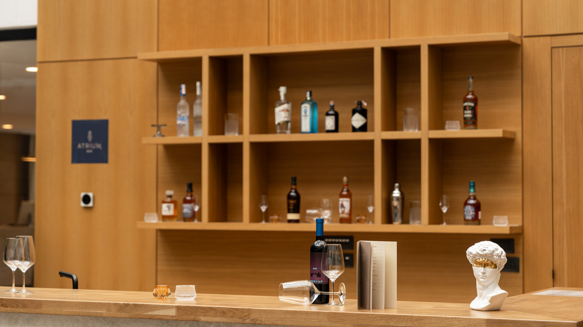 Bar counter and shelving